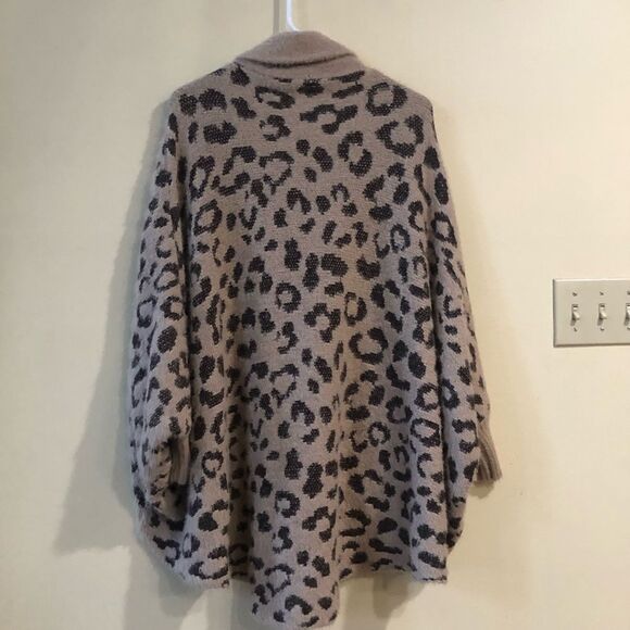 Anthropologie Akemi + Kin Louise Leopard Wrap - Picture 8 of 8